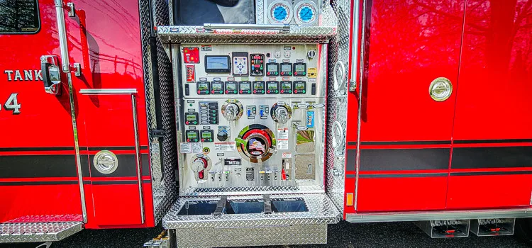 Pierce Enforcer Pumper exterior view, photo 12 of 70