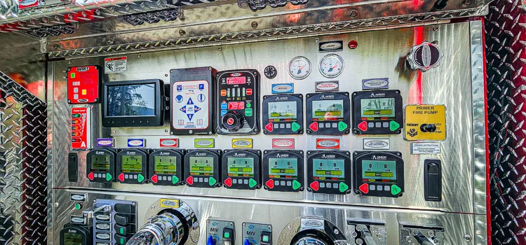 Pierce Enforcer Pumper exterior view, photo 13 of 70