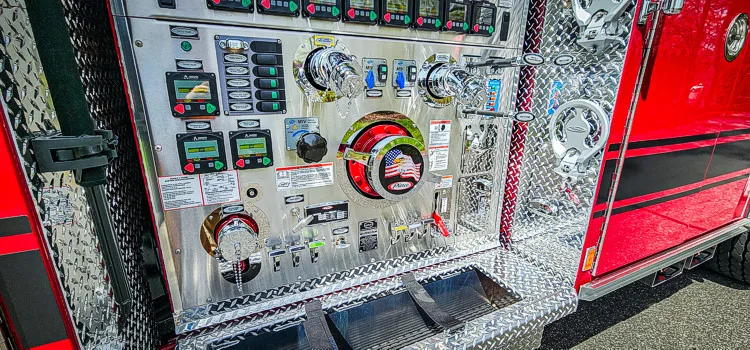 Pierce Enforcer Pumper exterior view, photo 14 of 70