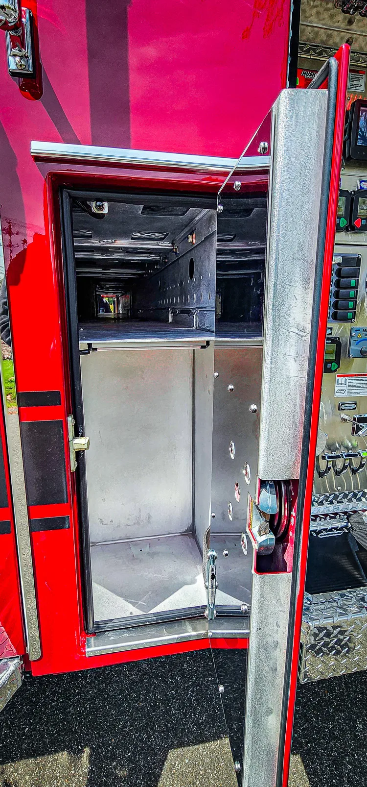 Pierce Enforcer Pumper exterior view, photo 29 of 70