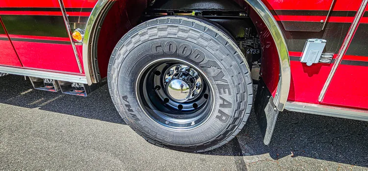 Pierce Enforcer Pumper exterior view, photo 30 of 70