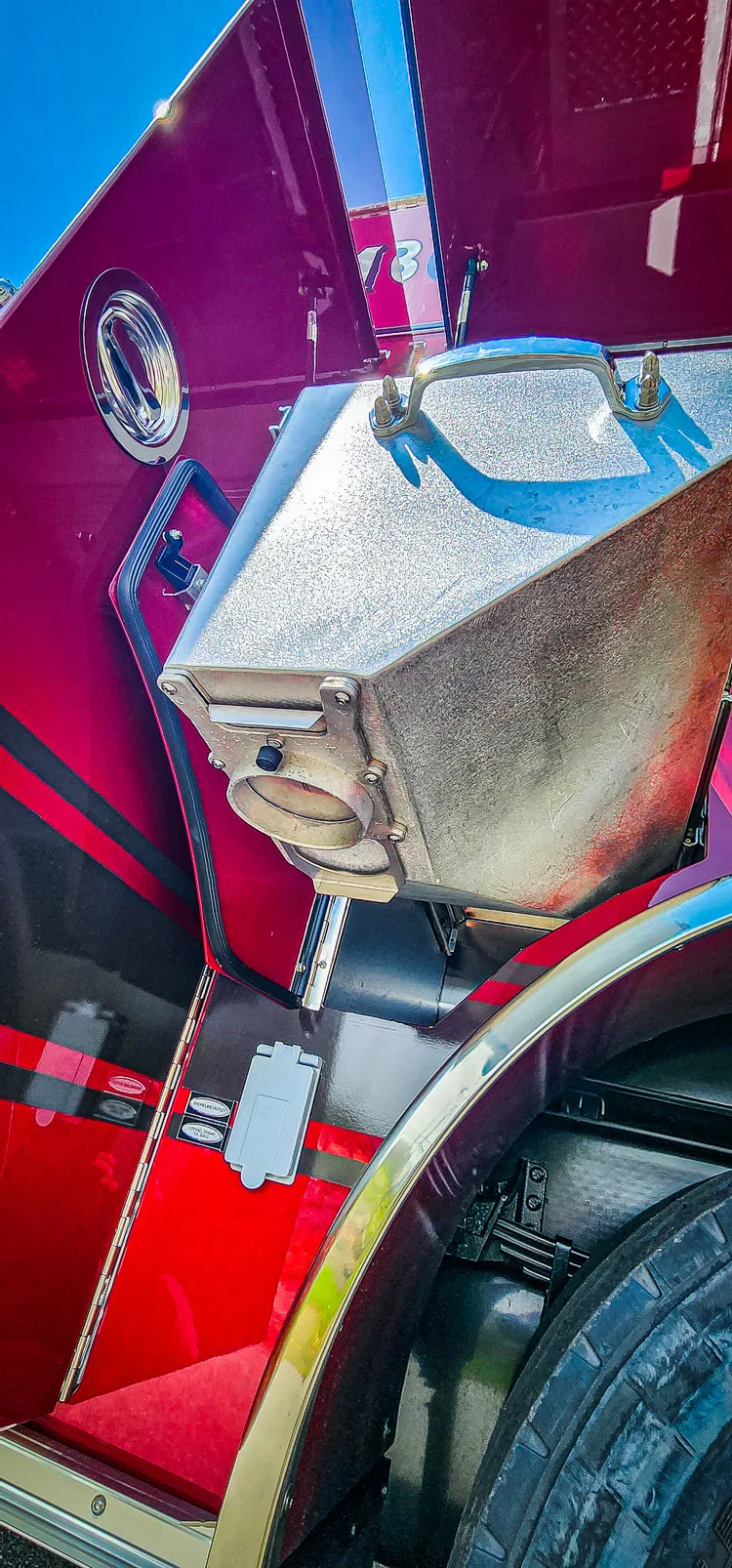 Pierce Enforcer Pumper exterior view, photo 52 of 70