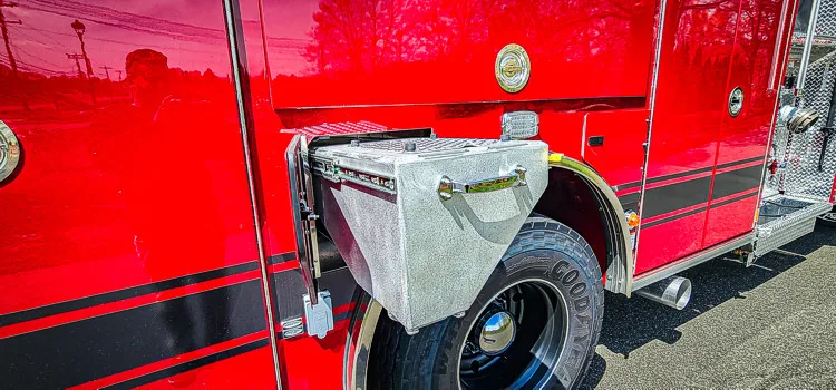 Pierce Enforcer Pumper exterior view, photo 56 of 70