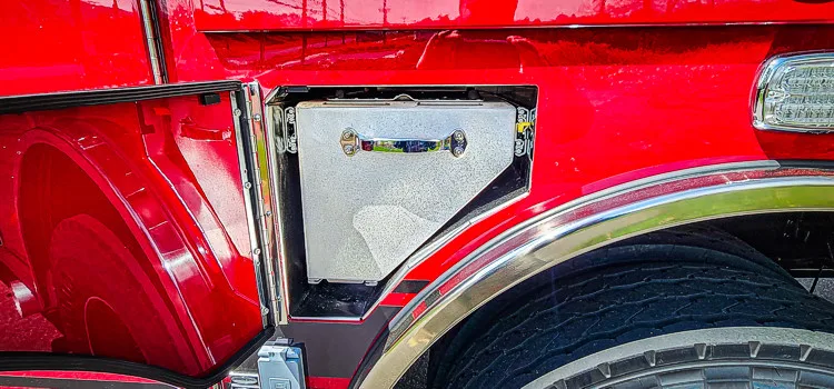 Pierce Enforcer Pumper exterior view, photo 58 of 70