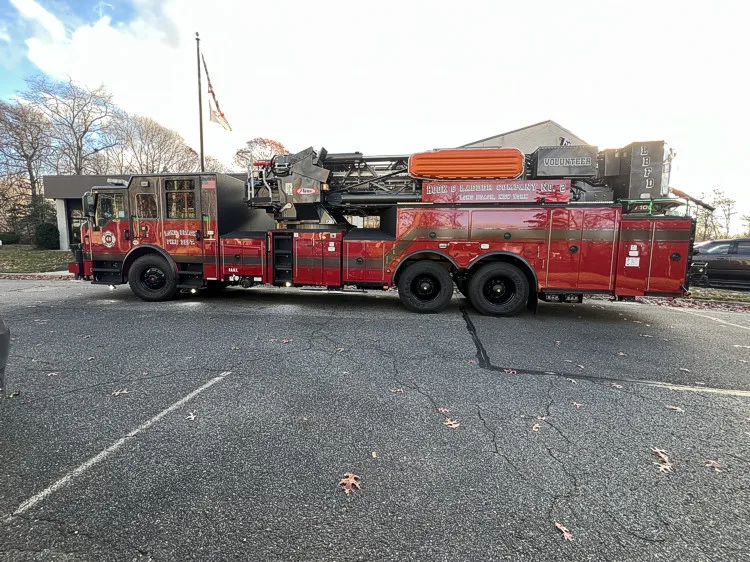 Pierce Velocity Aerial exterior view, photo 10 of 51