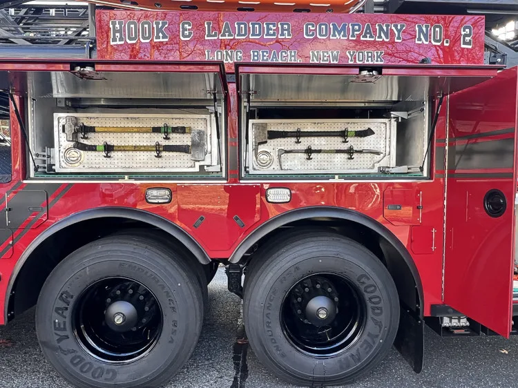 Pierce Velocity Aerial exterior view, photo 22 of 51