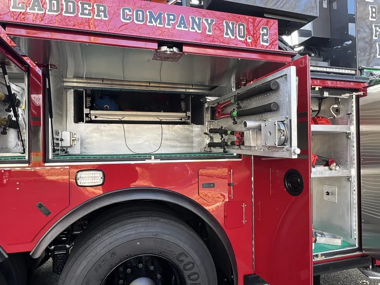 Pierce Velocity Aerial exterior view, photo 23 of 51