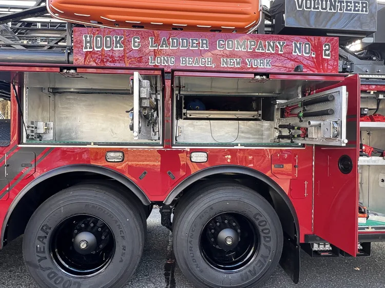 Pierce Velocity Aerial exterior view, photo 25 of 51