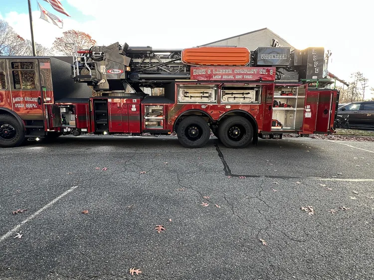 Pierce Velocity Aerial exterior view, photo 28 of 51