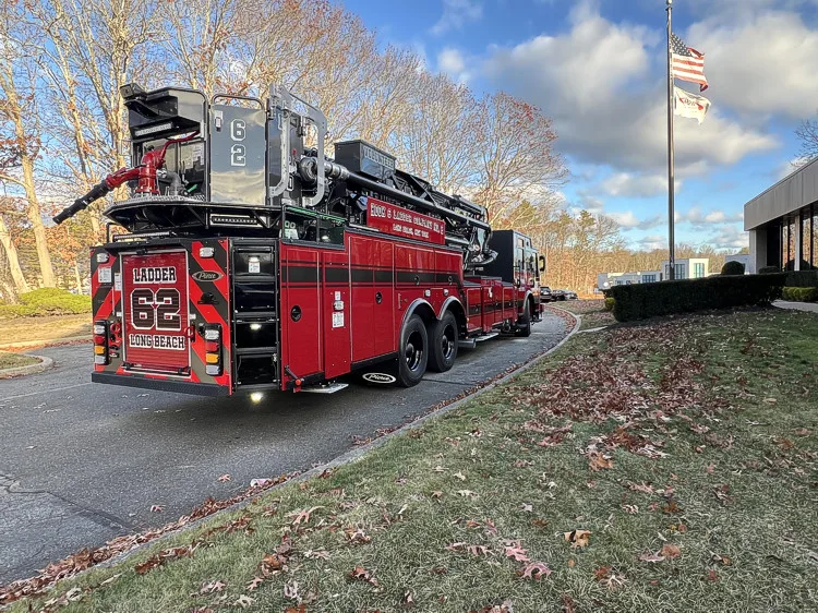 Pierce Velocity Aerial exterior view, photo 3 of 51