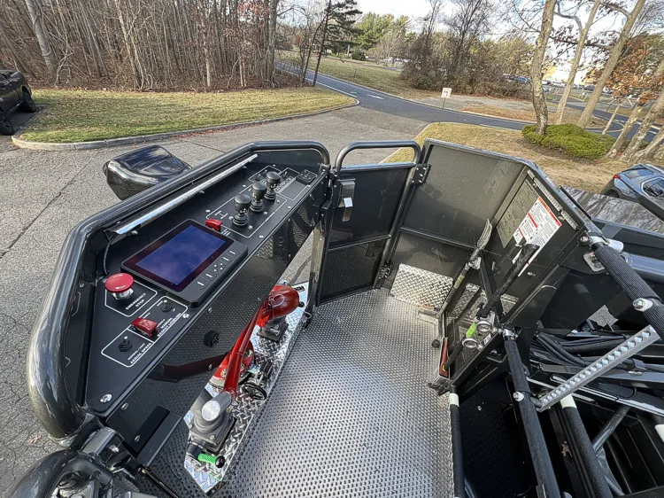 Pierce Velocity Aerial exterior view, photo 36 of 51