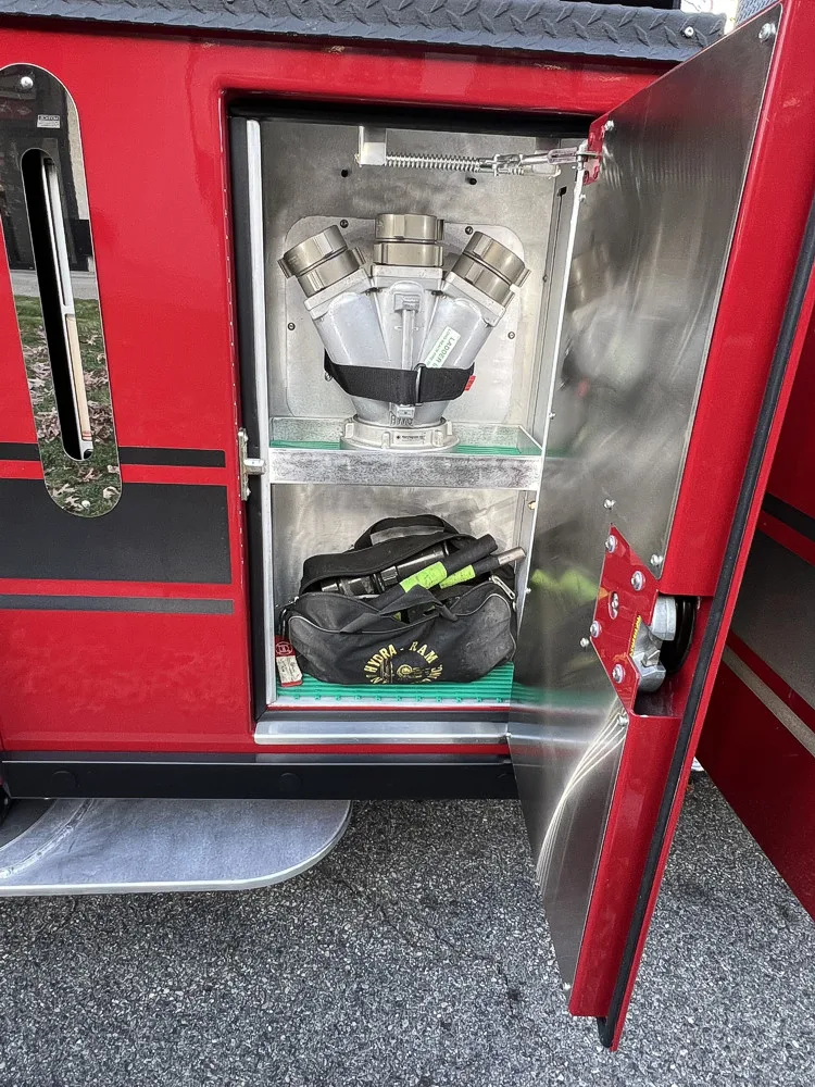 Pierce Velocity Aerial exterior view, photo 41 of 51