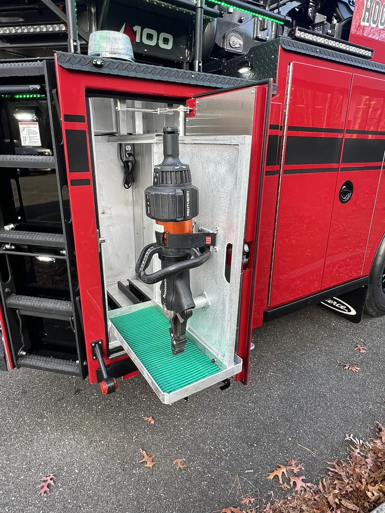 Pierce Velocity Aerial exterior view, photo 43 of 51