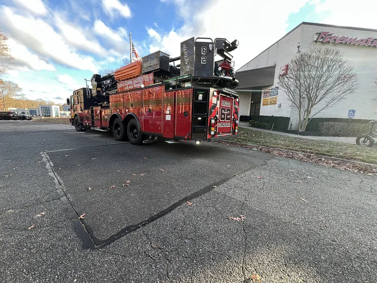Pierce Velocity Aerial exterior view, photo 8 of 51
