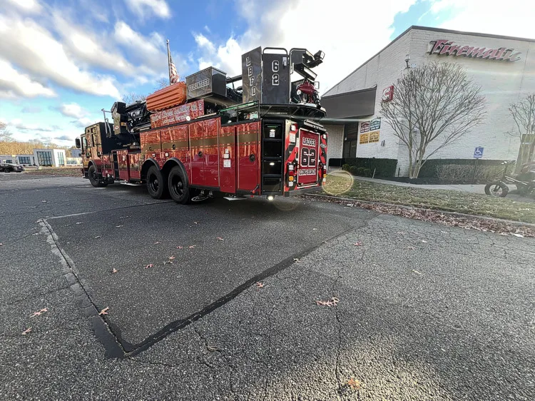 Pierce Velocity Aerial exterior view, photo 9 of 51