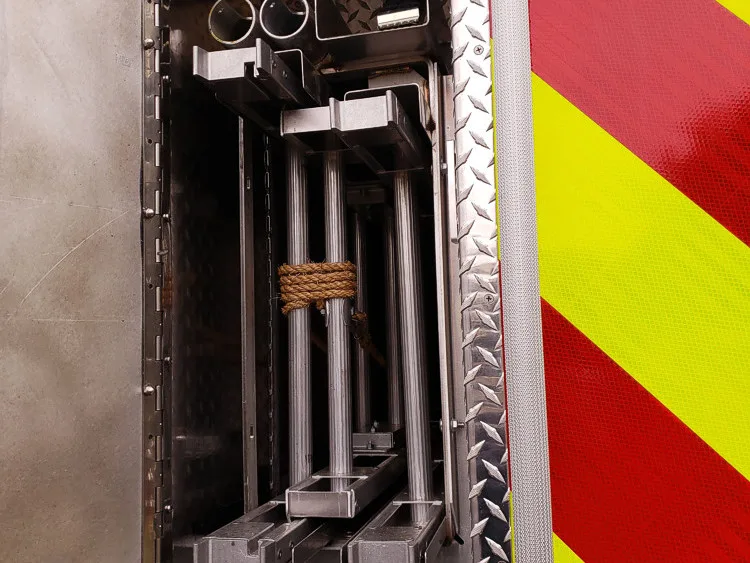 Pierce Saber Aerial exterior view, photo 19 of 26