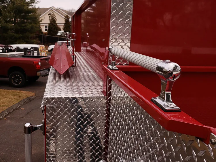 Pierce Saber Aerial exterior view, photo 21 of 26