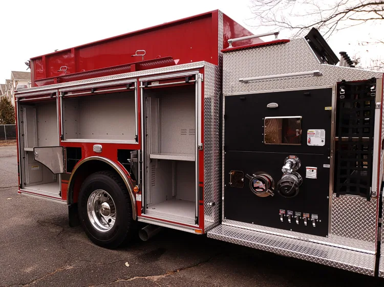 Pierce Saber Aerial exterior view, photo 6 of 26