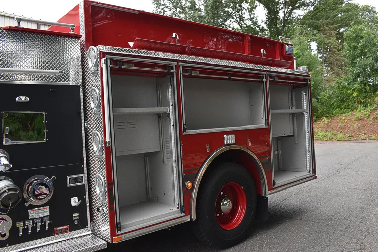 Pierce Saber Pumper exterior view, photo 10 of 29