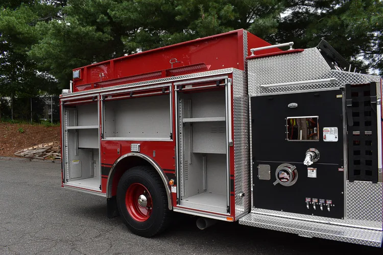 Pierce Saber Pumper exterior view, photo 11 of 29