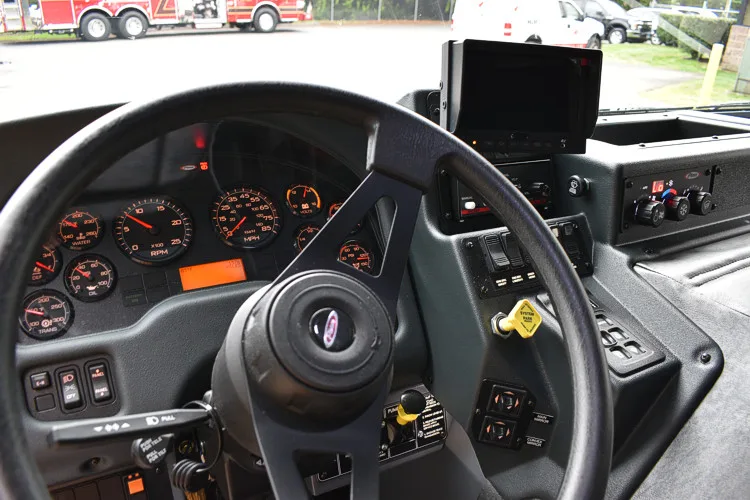 Pierce Saber Pumper exterior view, photo 14 of 29