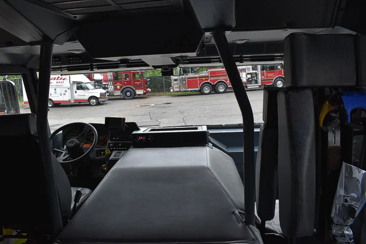Pierce Saber Pumper exterior view, photo 15 of 29