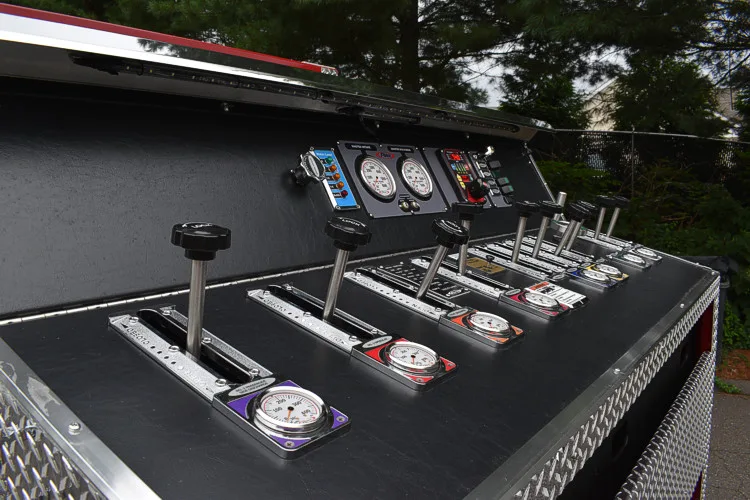 Pierce Saber Pumper exterior view, photo 16 of 29