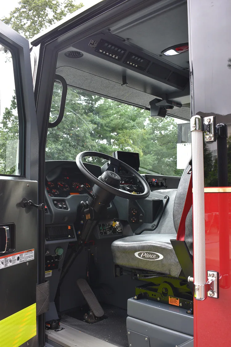 Pierce Saber Pumper exterior view, photo 21 of 29