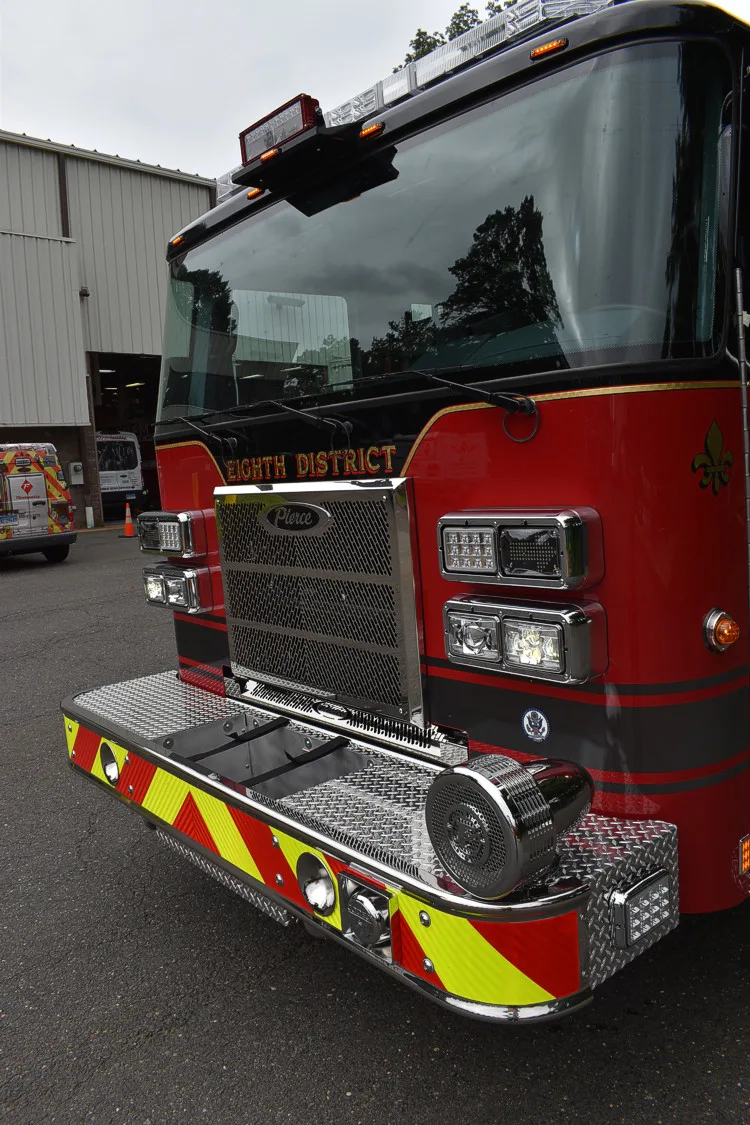Pierce Saber Pumper exterior view, photo 22 of 29