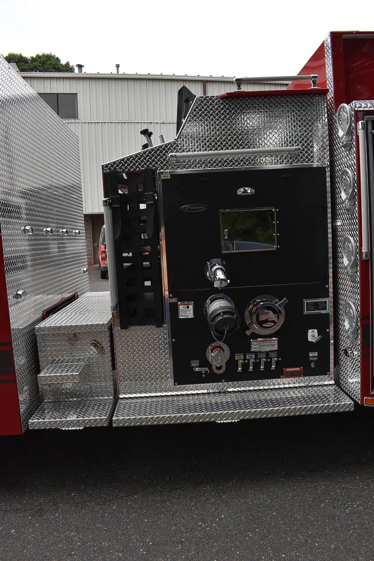 Pierce Saber Pumper exterior view, photo 24 of 29