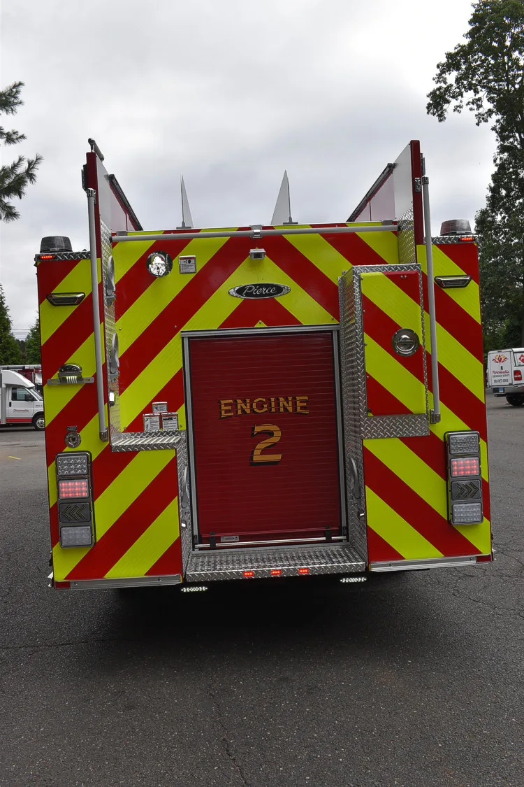 Pierce Saber Pumper exterior view, photo 25 of 29