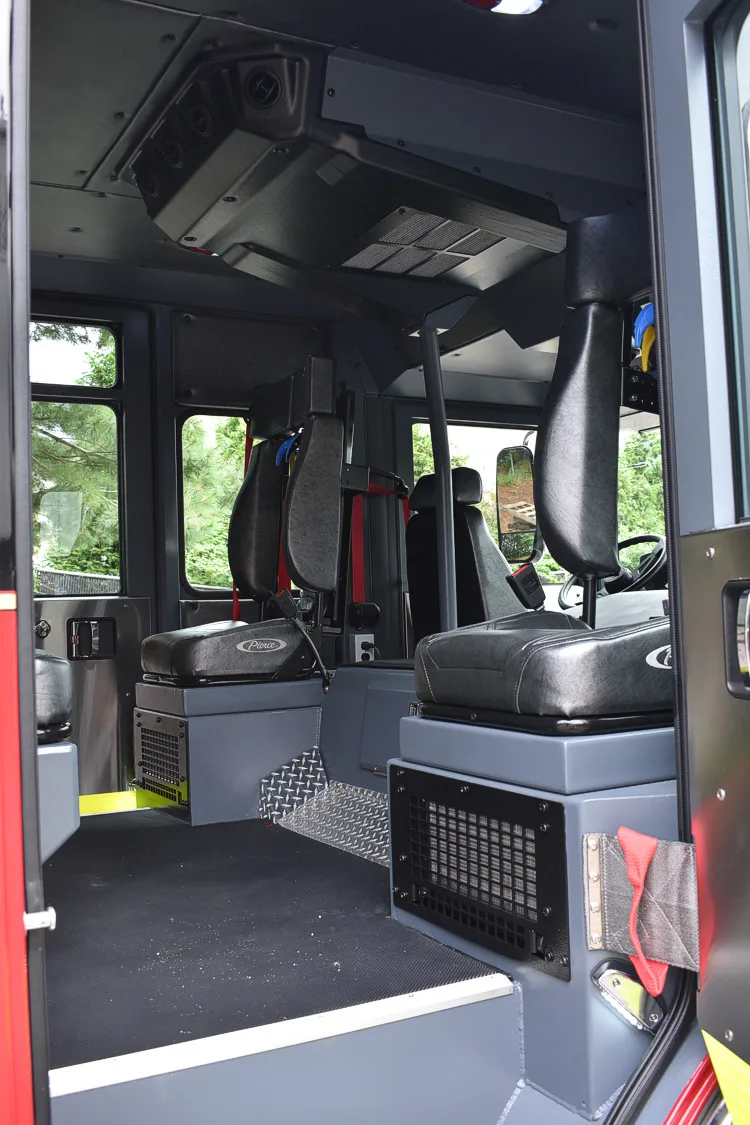 Pierce Saber Pumper exterior view, photo 27 of 29