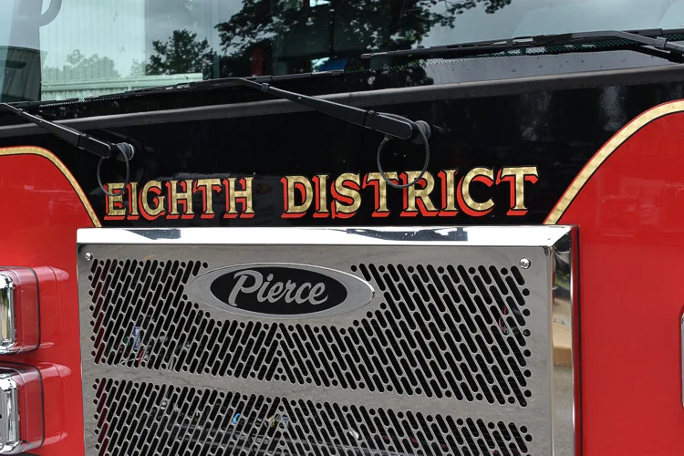 Pierce Saber Pumper exterior view, photo 3 of 29
