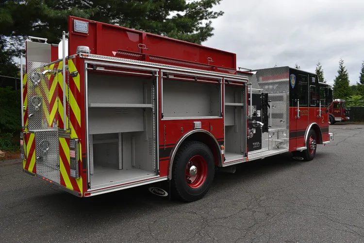 Pierce Saber Pumper exterior view, photo 4 of 29