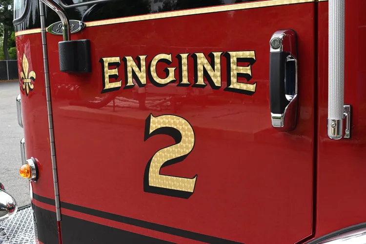 Pierce Saber Pumper exterior view, photo 8 of 29