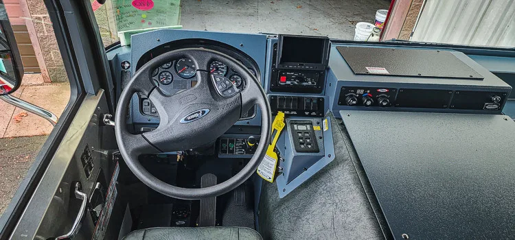 Pierce Enforcer Pumper exterior view, photo 38 of 44