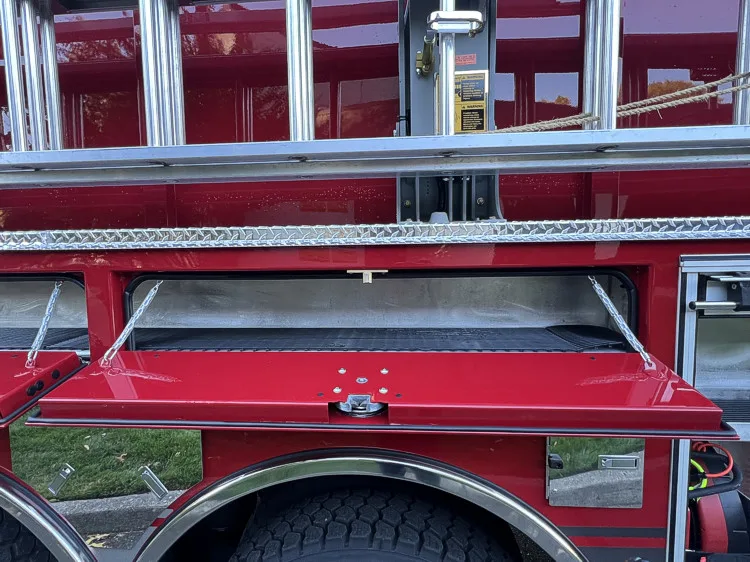 Pierce Enforcer Pumper exterior view, photo 10 of 27