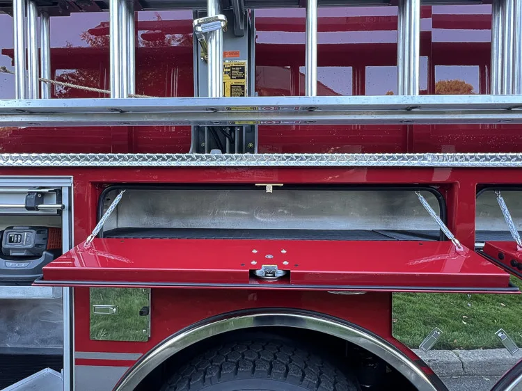 Pierce Enforcer Pumper exterior view, photo 11 of 27