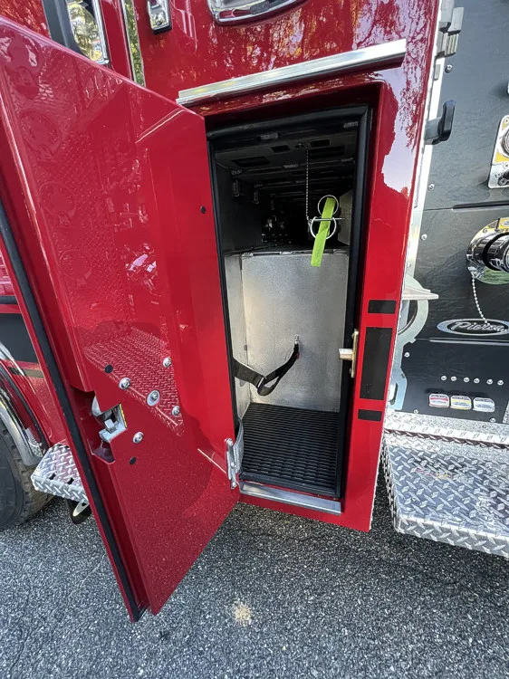 Pierce Enforcer Pumper exterior view, photo 23 of 27