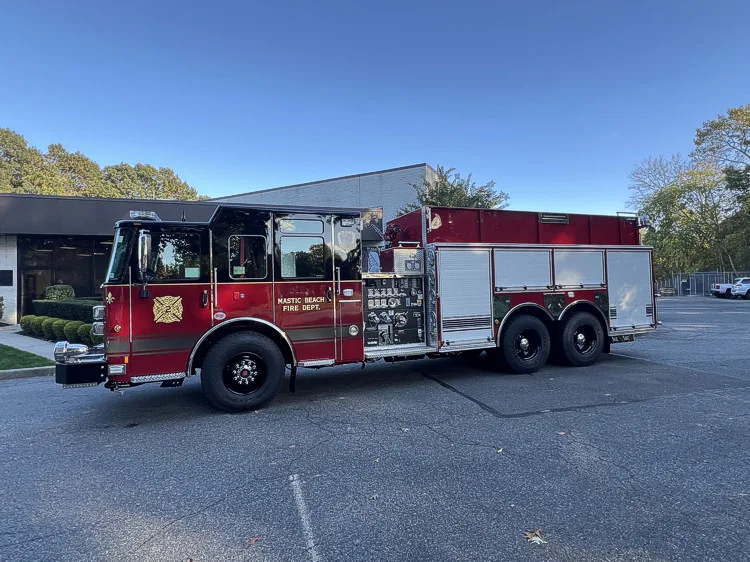 Pierce Enforcer Pumper exterior view, photo 4 of 27