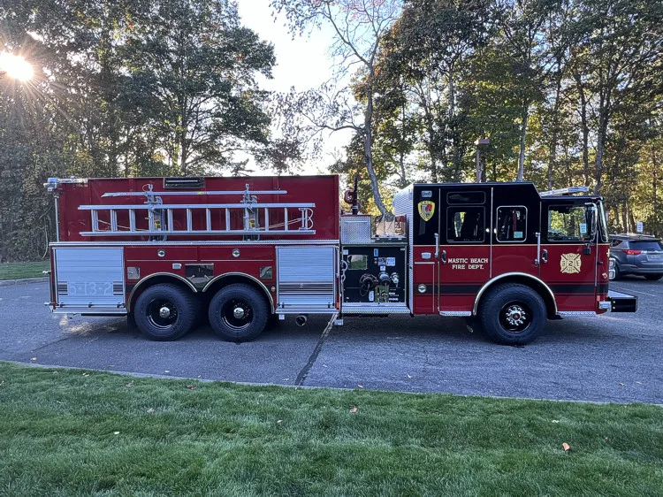 Pierce Enforcer Pumper exterior view, photo 6 of 27
