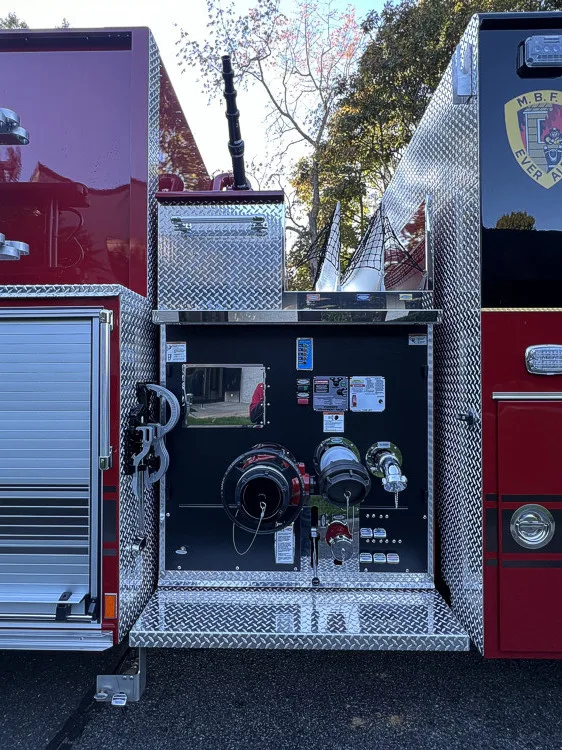 Pierce Enforcer Pumper exterior view, photo 7 of 27