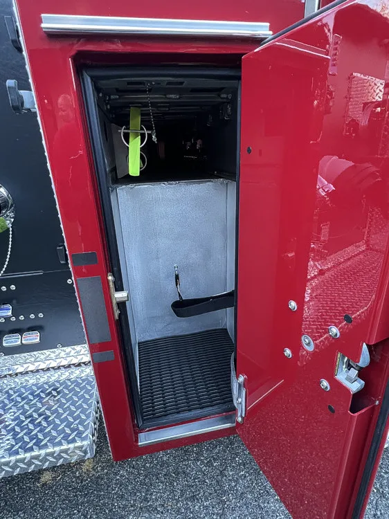 Pierce Enforcer Pumper exterior view, photo 8 of 27