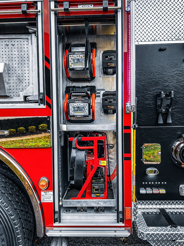 Pierce Freightliner Pumper exterior view, photo 10 of 38