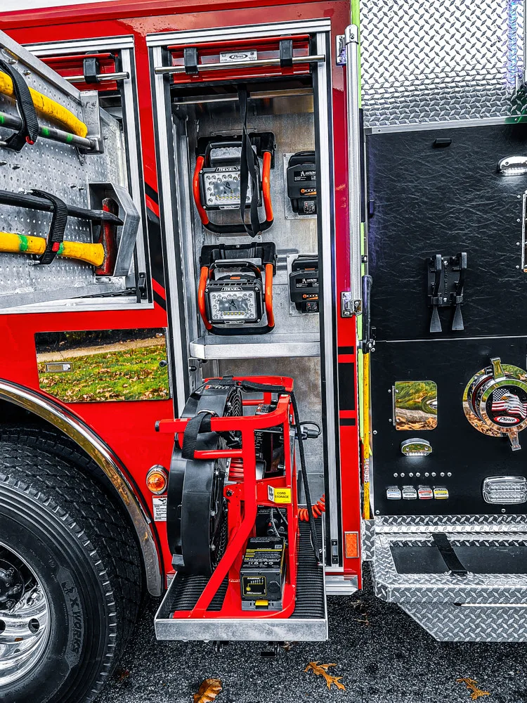 Pierce Freightliner Pumper exterior view, photo 16 of 38