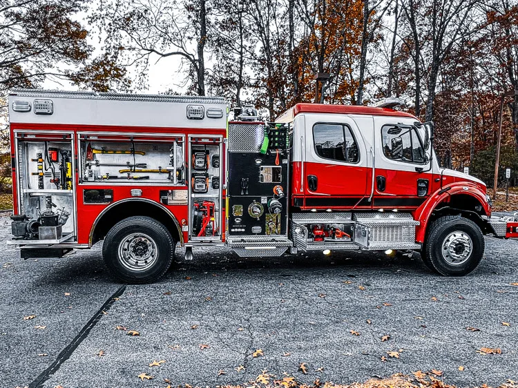 Pierce Freightliner Pumper exterior view, photo 17 of 38