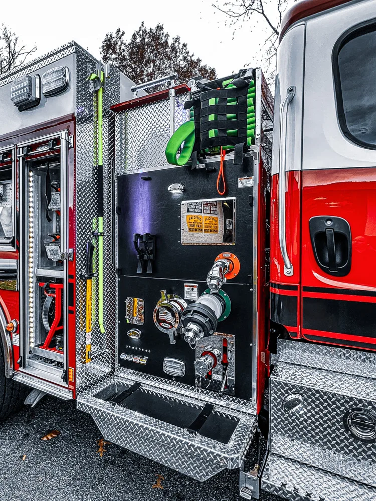 Pierce Freightliner Pumper exterior view, photo 18 of 38