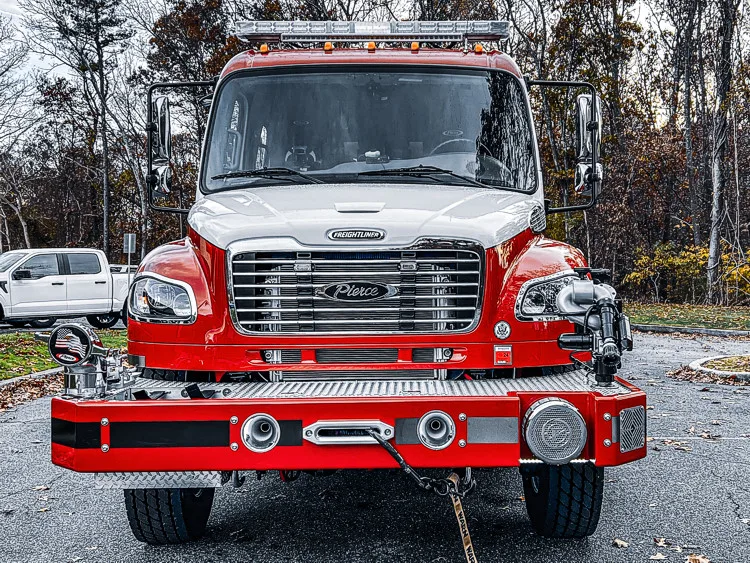 Pierce Freightliner Pumper exterior view, photo 2 of 38