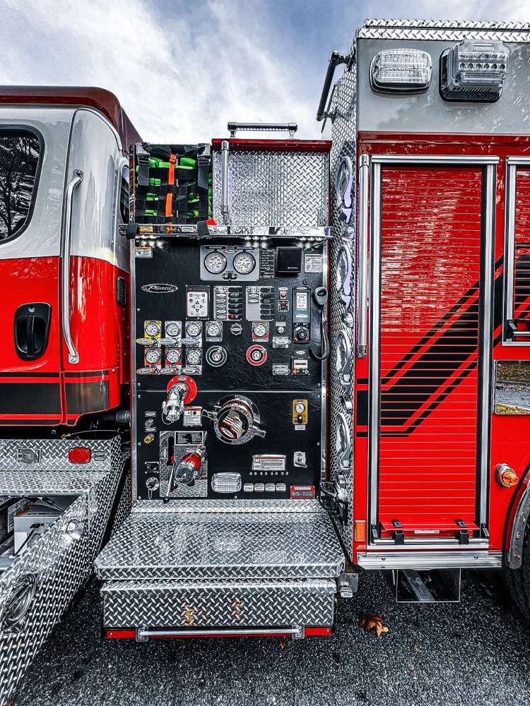Pierce Freightliner Pumper exterior view, photo 23 of 38