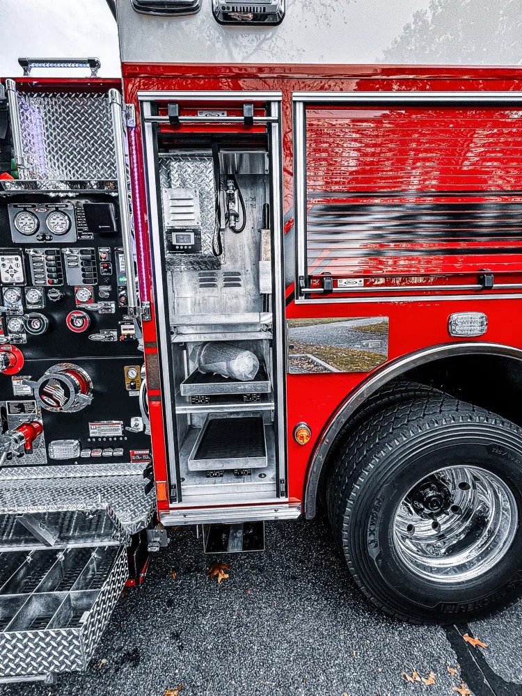 Pierce Freightliner Pumper exterior view, photo 28 of 38